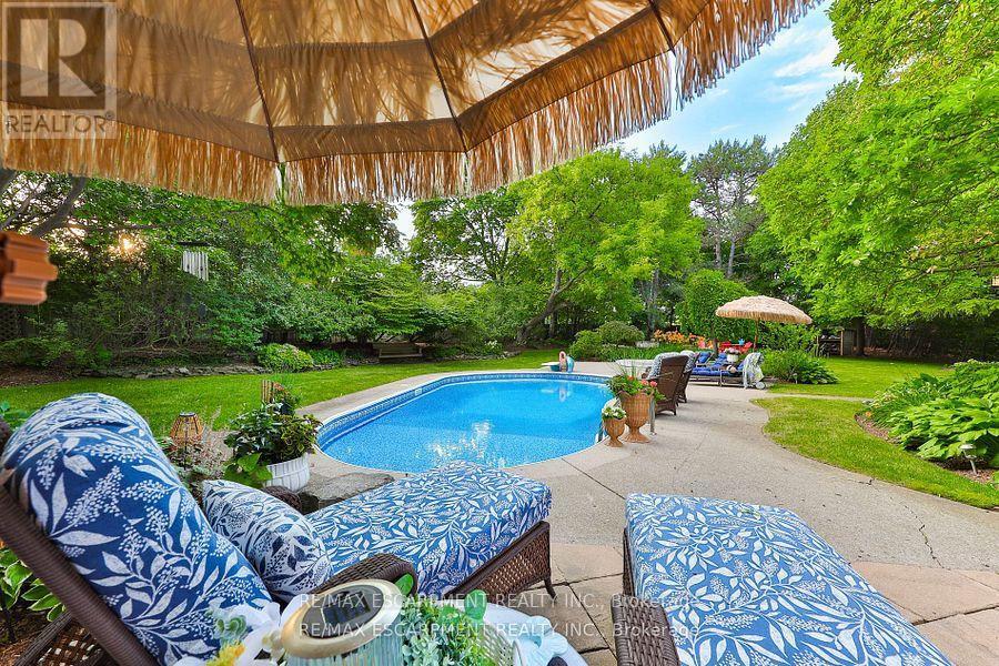 3555 Kingbird Court, Mississauga, ON - Outdoor With In Ground Pool