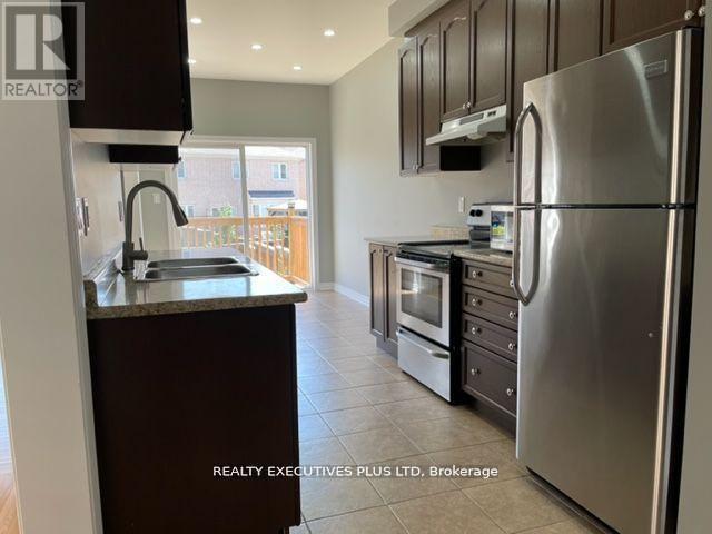 Upper - 88 Banbridge Crescent, Brampton, ON - Indoor Photo Showing Kitchen With Double Sink