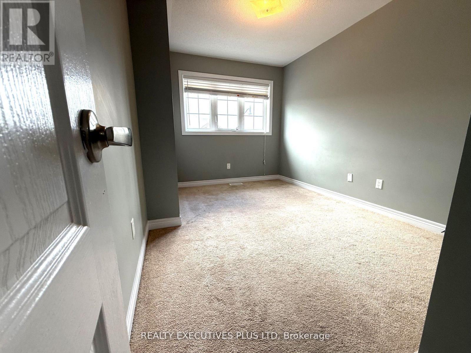 Upper - 88 Banbridge Crescent, Brampton, ON - Indoor Photo Showing Other Room