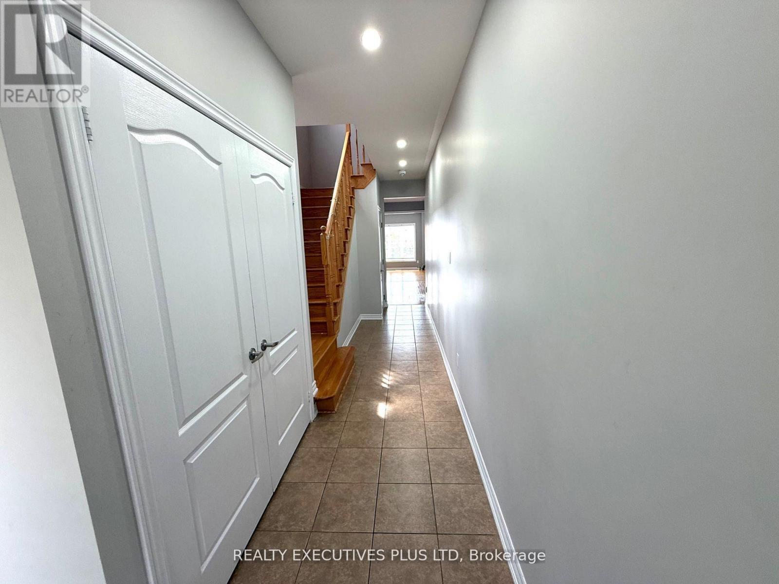 Upper - 88 Banbridge Crescent, Brampton, ON - Indoor Photo Showing Other Room