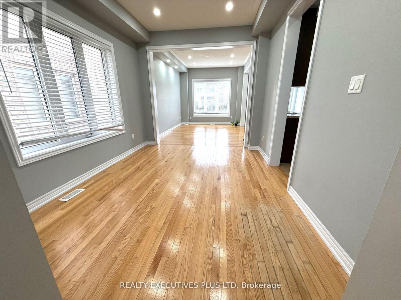 Upper - 88 Banbridge Crescent, Brampton, ON - Indoor Photo Showing Other Room