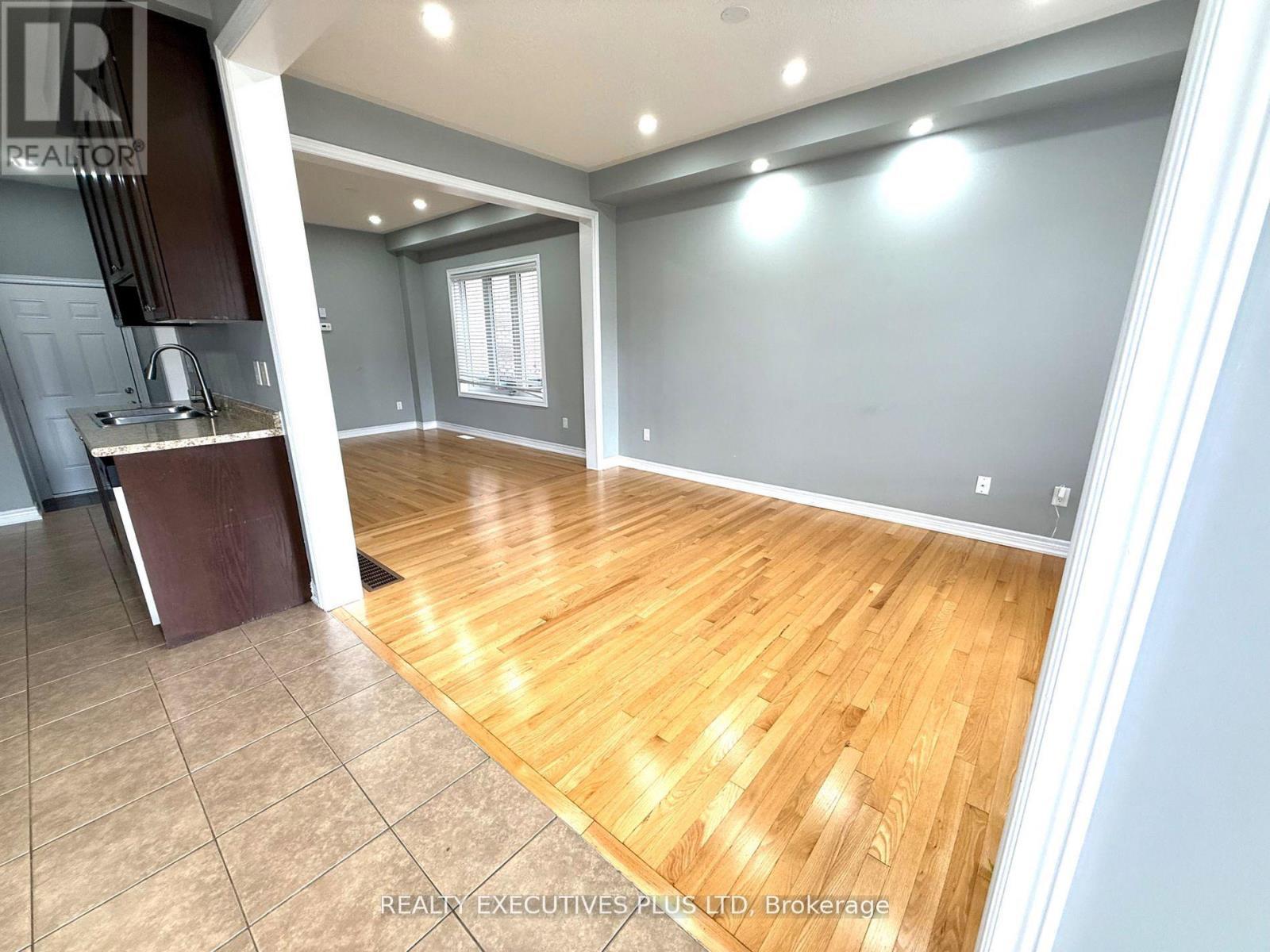 Upper - 88 Banbridge Crescent, Brampton, ON - Indoor Photo Showing Other Room