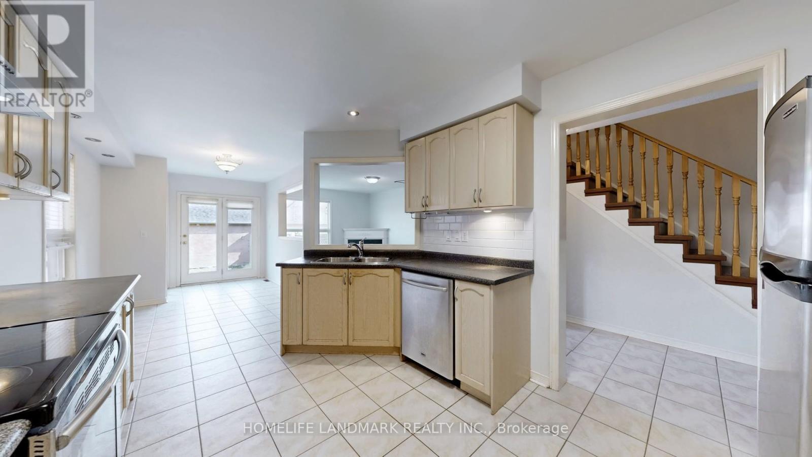 60 Cariglia Trail, Markham, ON - Indoor Photo Showing Kitchen With Double Sink