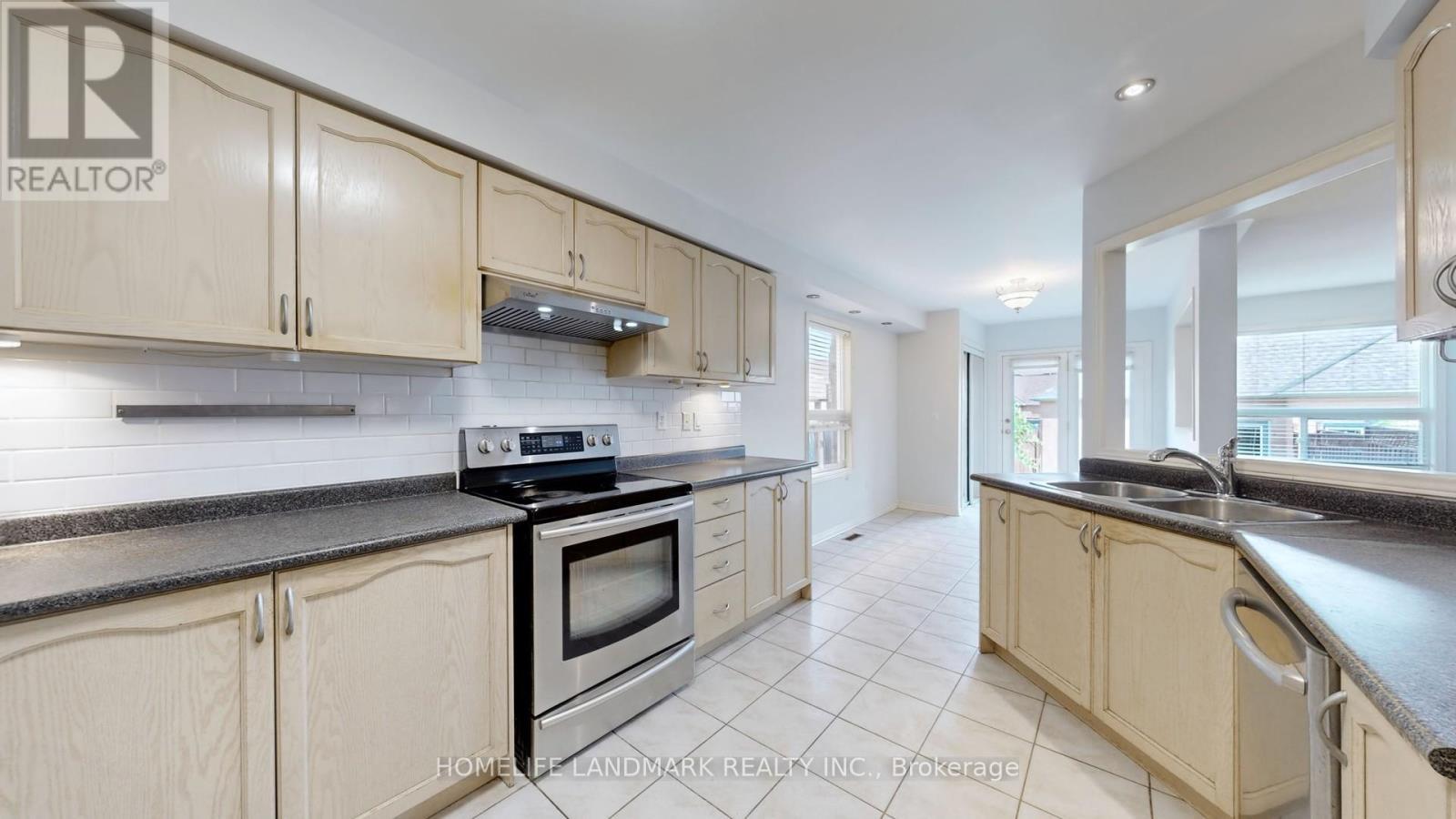 60 Cariglia Trail, Markham, ON - Indoor Photo Showing Kitchen With Double Sink