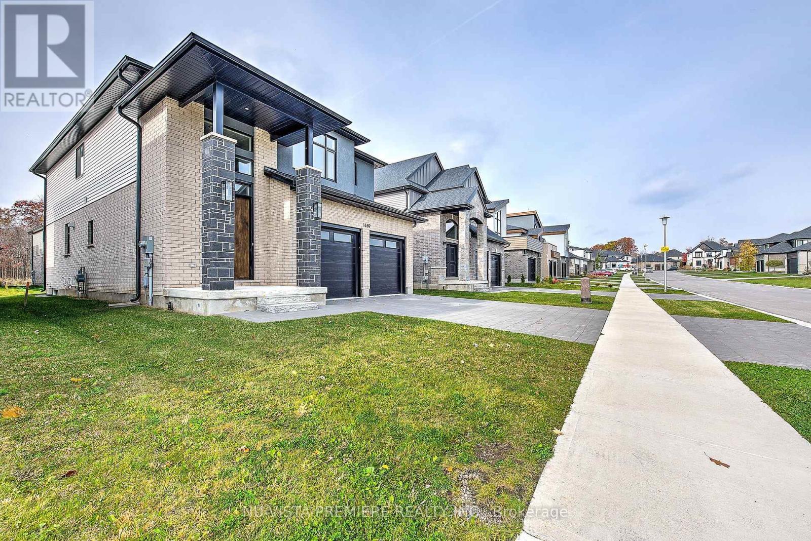 1689 Brayford Avenue, London South (South K), ON - Outdoor With Facade