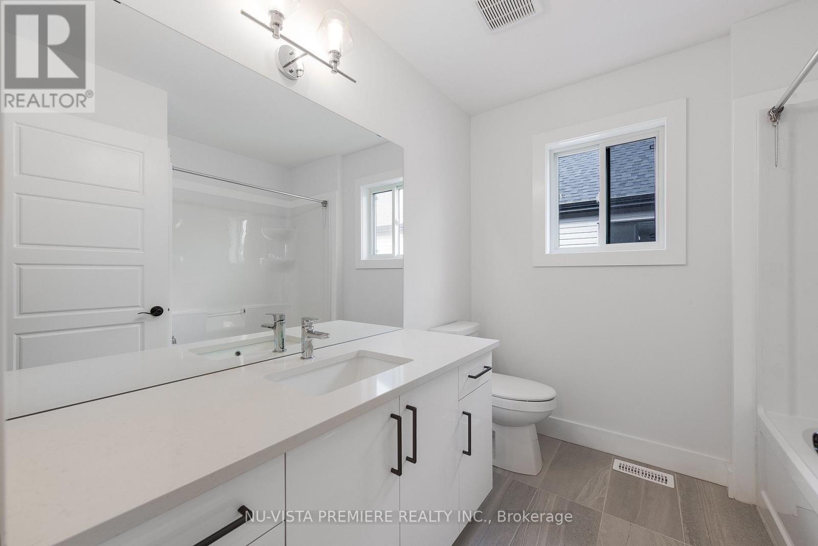1689 Brayford Avenue, London South (South K), ON - Indoor Photo Showing Bathroom