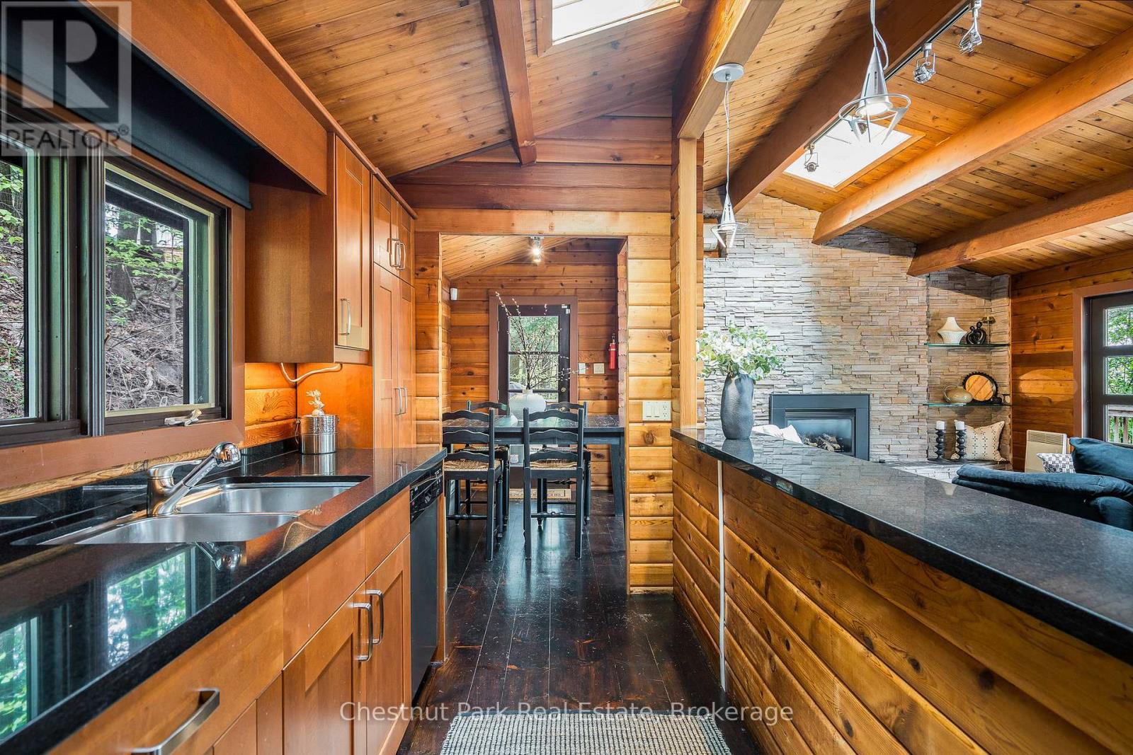 146 Chamonix Crescent, Blue Mountains, ON - Indoor With Fireplace