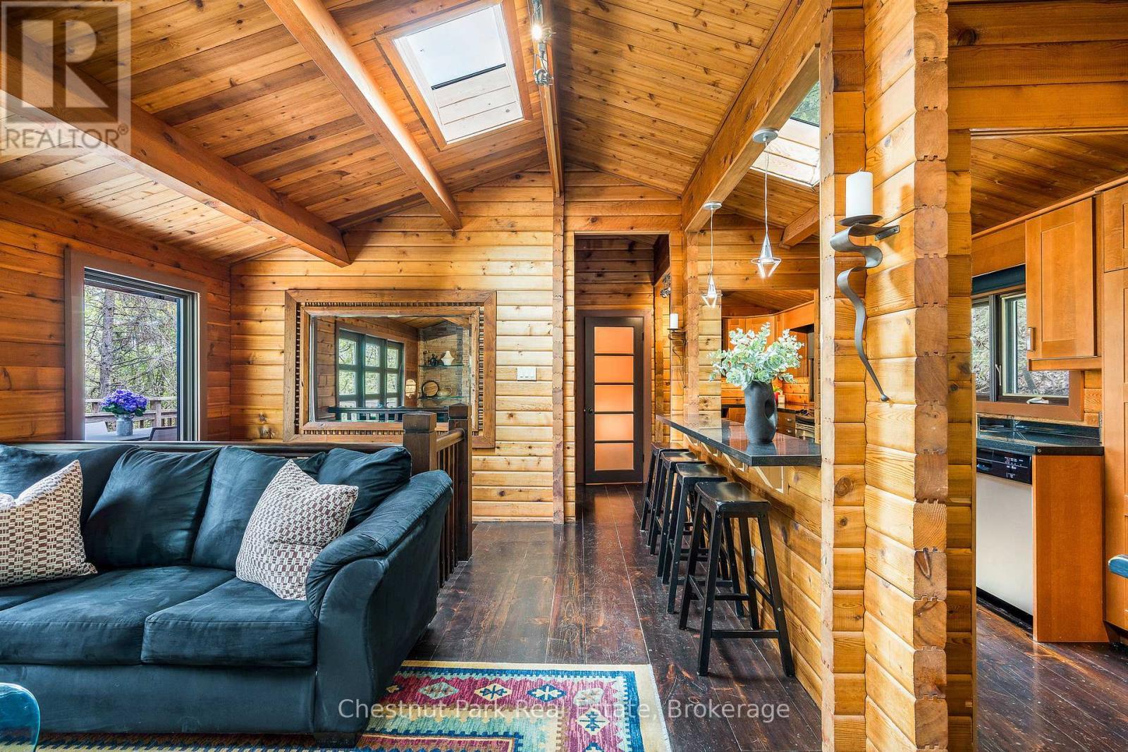 146 Chamonix Crescent, Blue Mountains, ON - Indoor Photo Showing Living Room