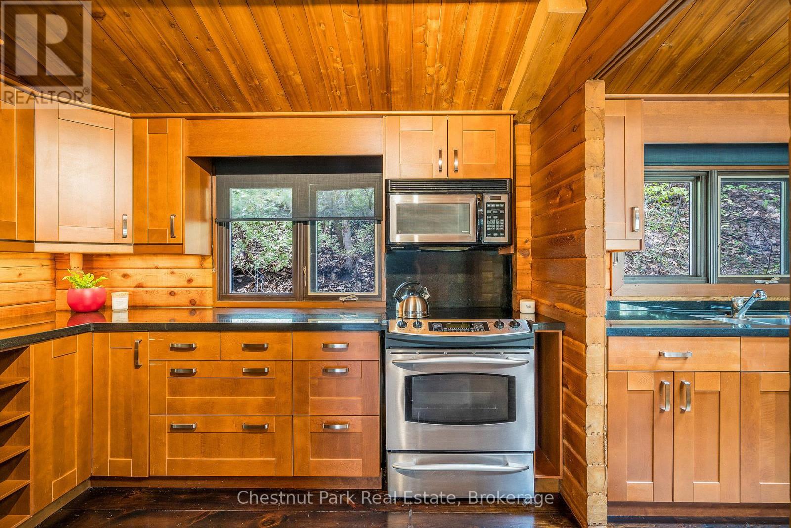 146 Chamonix Crescent, Blue Mountains, ON - Indoor Photo Showing Kitchen