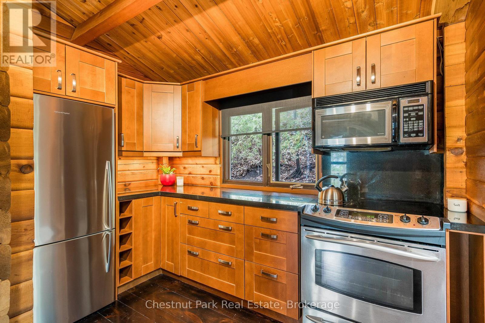 146 Chamonix Crescent, Blue Mountains, ON - Indoor Photo Showing Kitchen