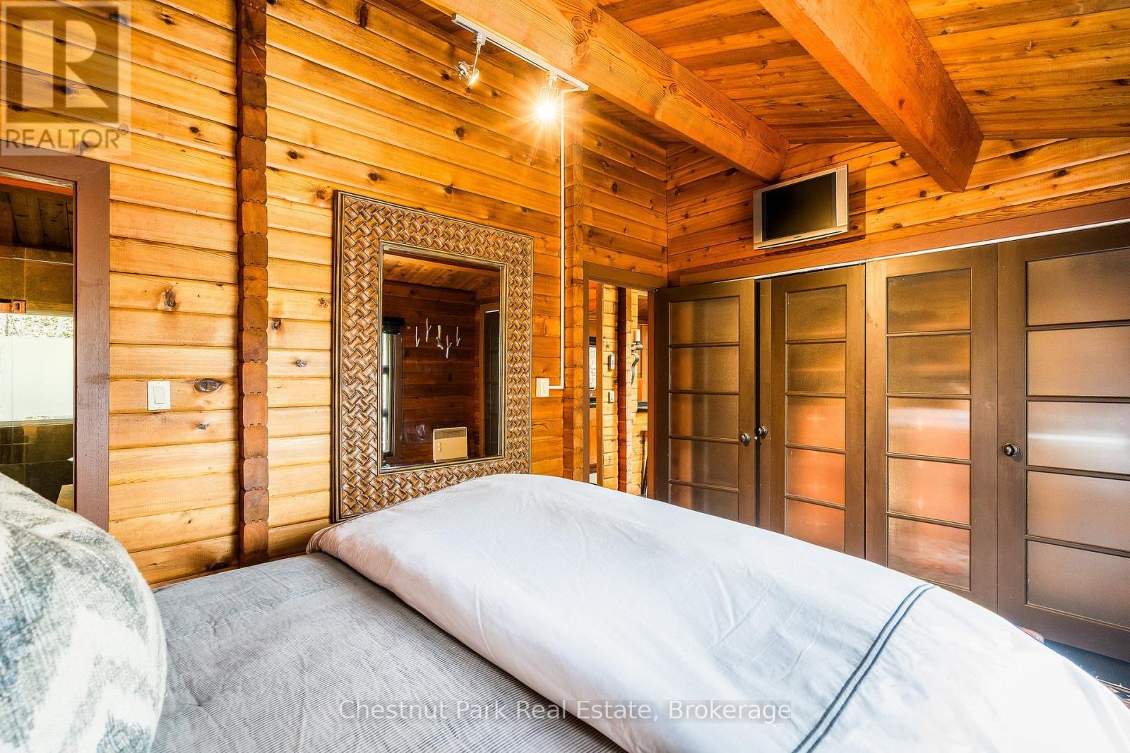 146 Chamonix Crescent, Blue Mountains, ON - Indoor Photo Showing Bedroom