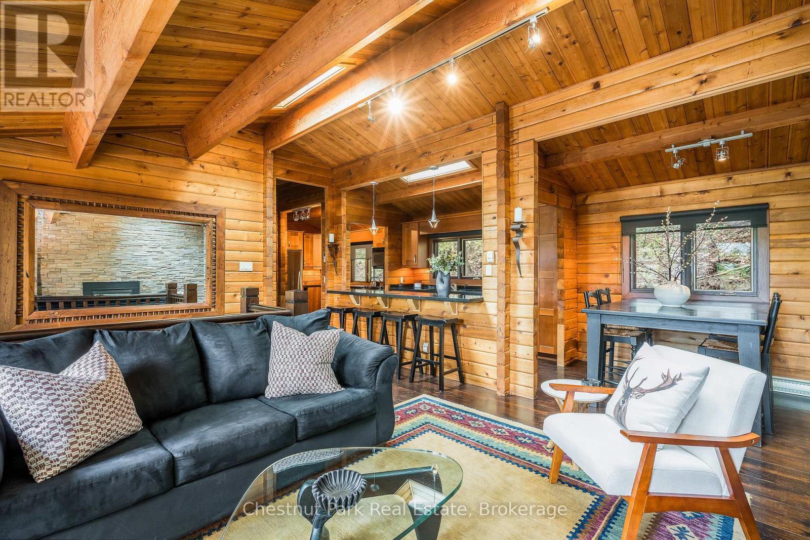 146 Chamonix Crescent, Blue Mountains, ON - Indoor Photo Showing Living Room