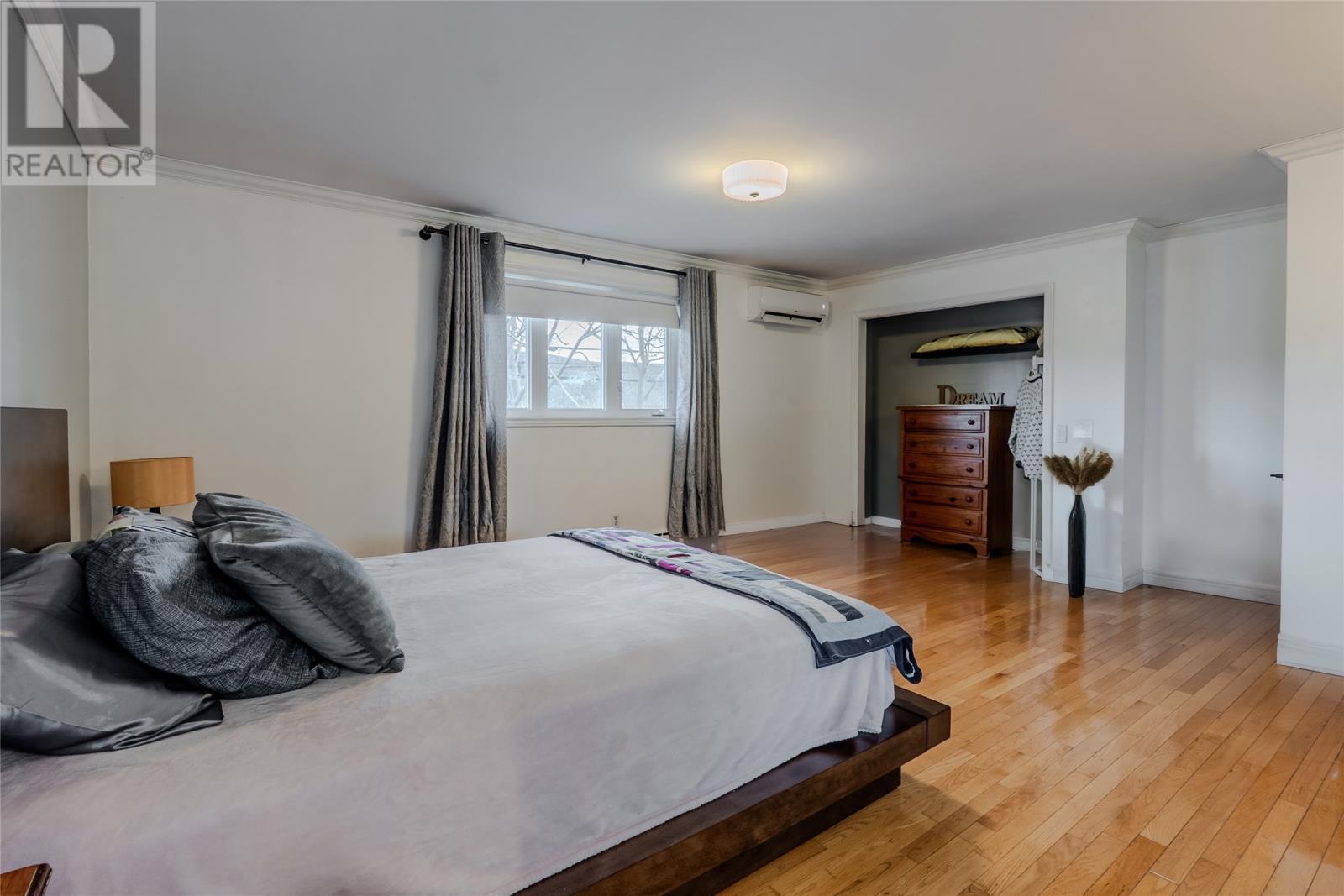 322 Topsail Road, St.John'S, NL - Indoor Photo Showing Bedroom