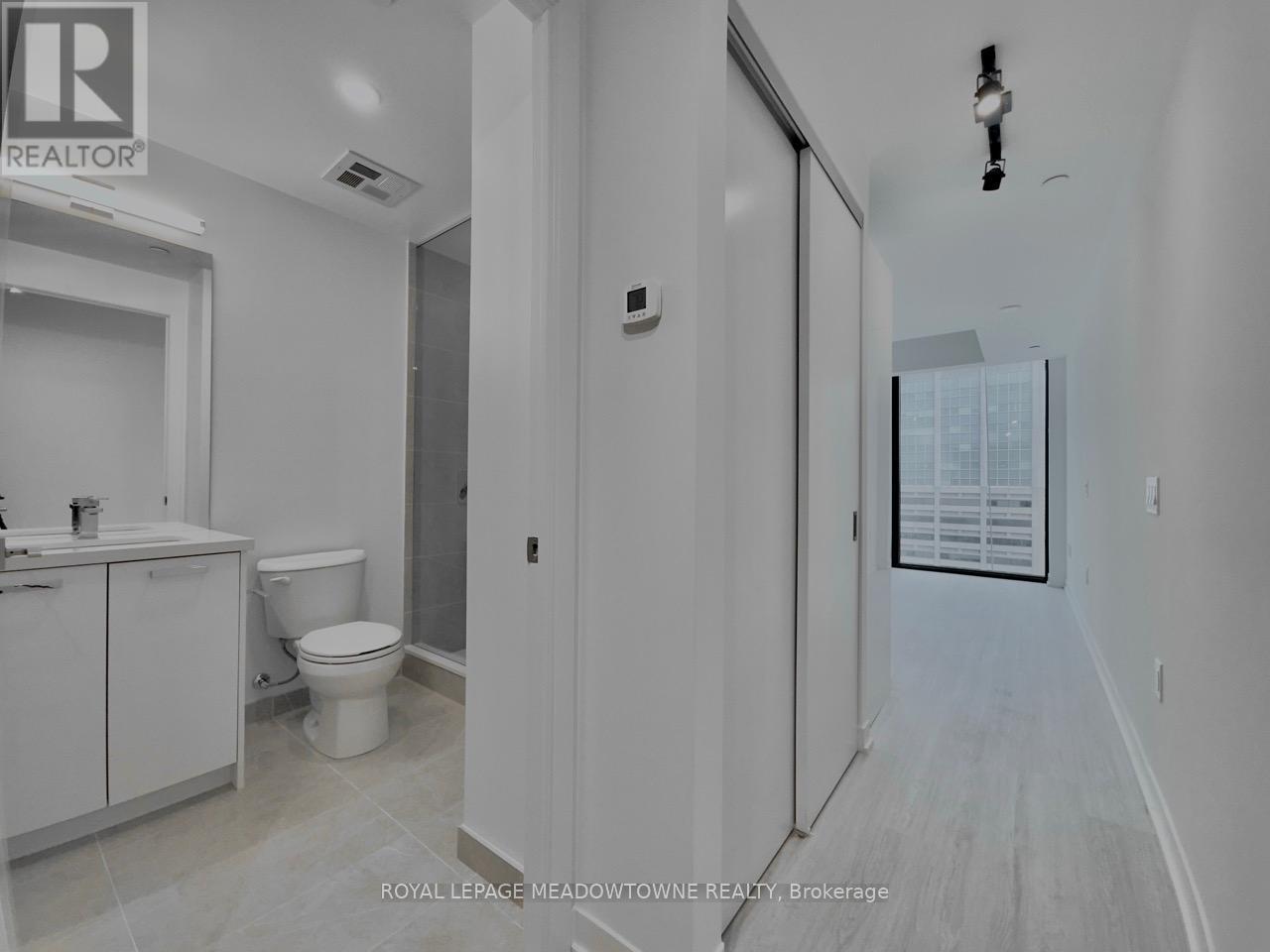 1707 - 195 Mccaul Street, Toronto, ON - Indoor Photo Showing Bathroom