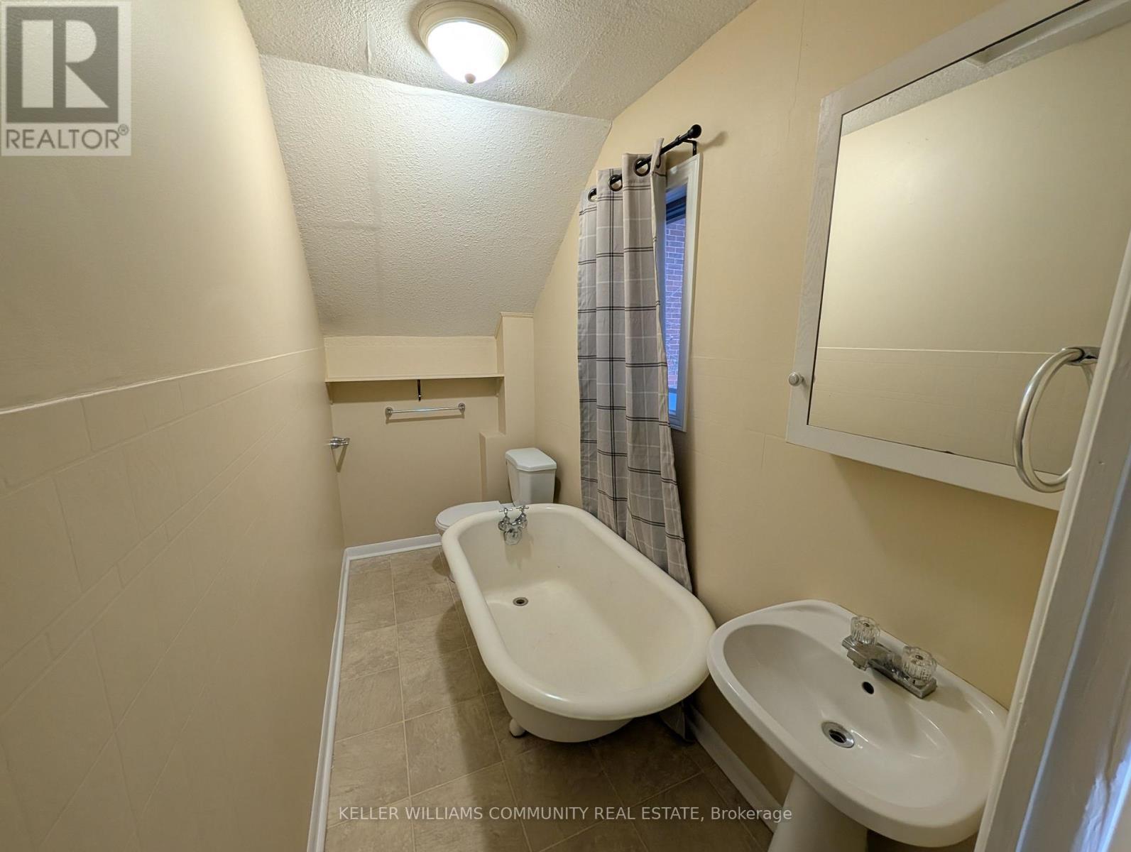 1013 High Street, Peterborough (Otonabee Ward 1), ON - Indoor Photo Showing Bathroom
