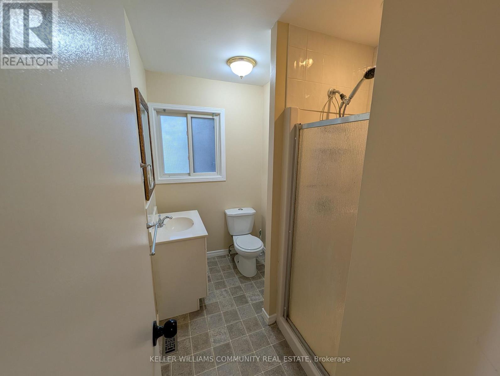 1013 High Street, Peterborough (Otonabee Ward 1), ON - Indoor Photo Showing Bathroom