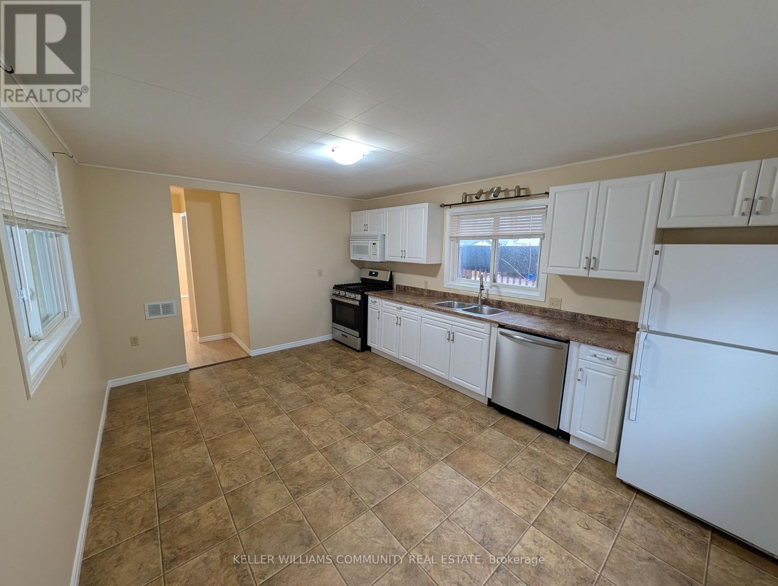 1013 High Street, Peterborough (Otonabee Ward 1), ON - Indoor Photo Showing Kitchen With Double Sink