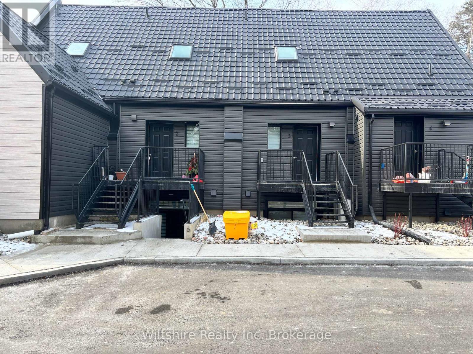 4 - 14 Glendale Drive, Tillsonburg, ON - Outdoor