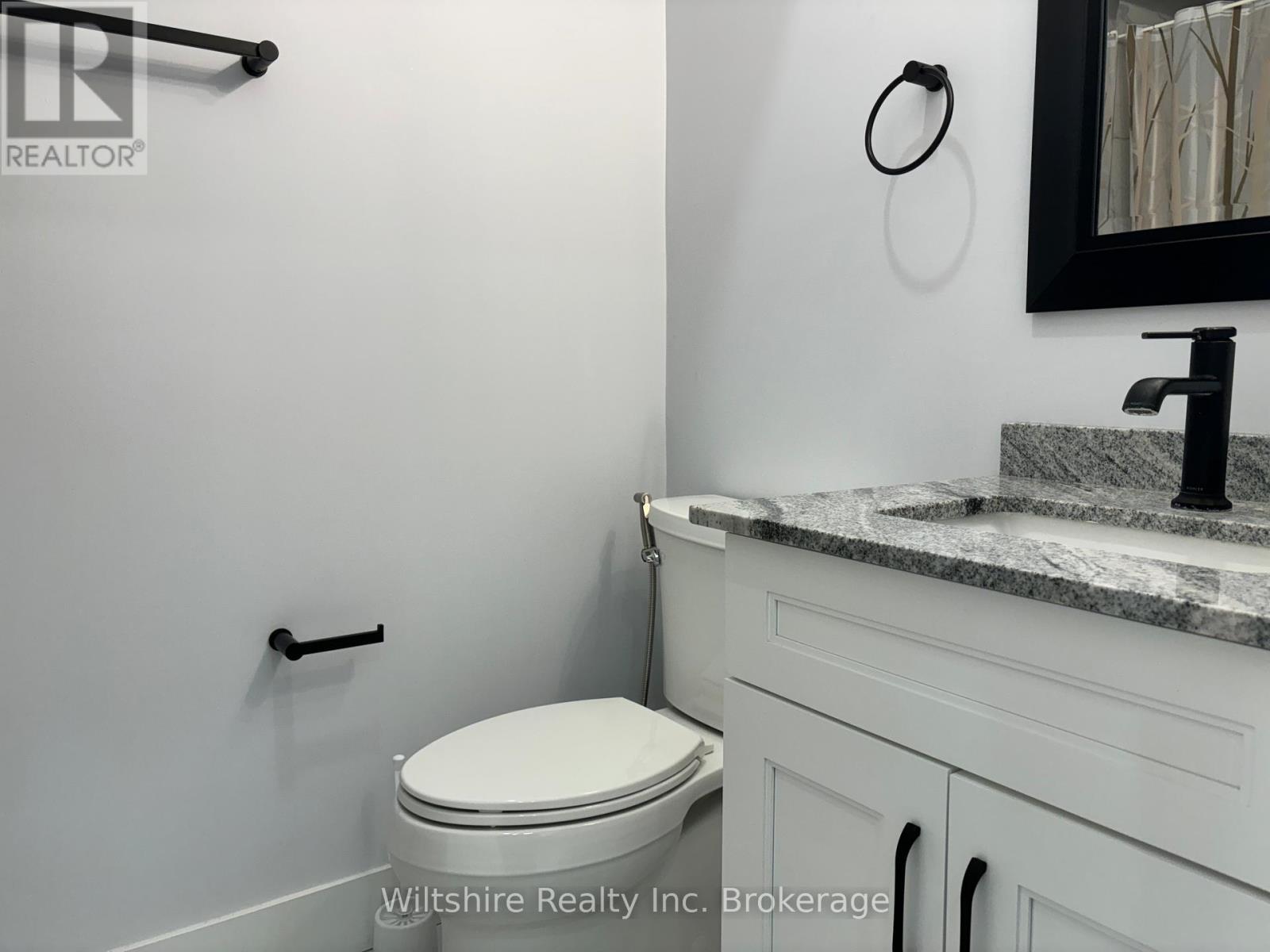 4 - 14 Glendale Drive, Tillsonburg, ON - Indoor Photo Showing Bathroom