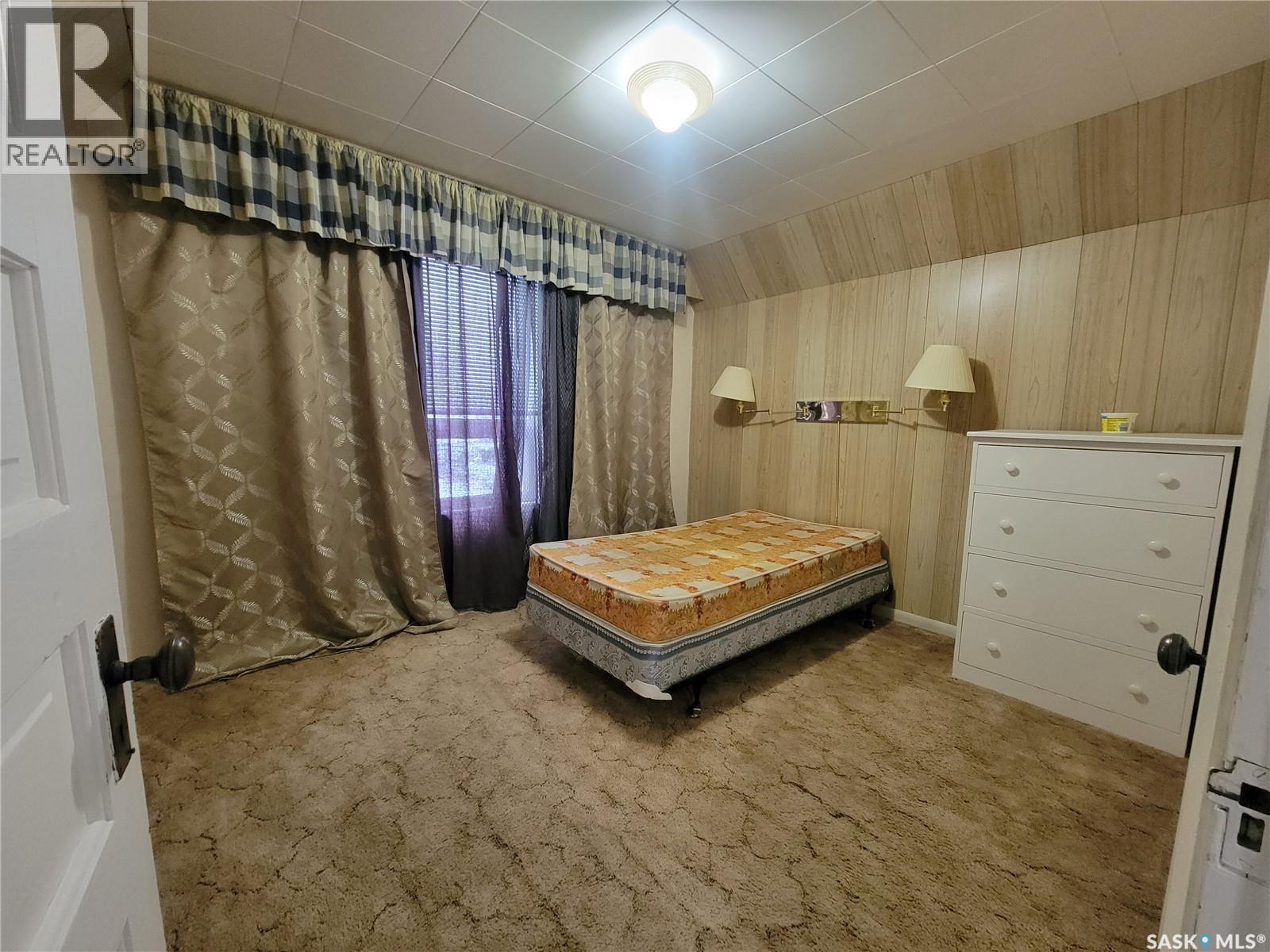 411 1St Street W, Wilkie, SK - Indoor Photo Showing Bedroom