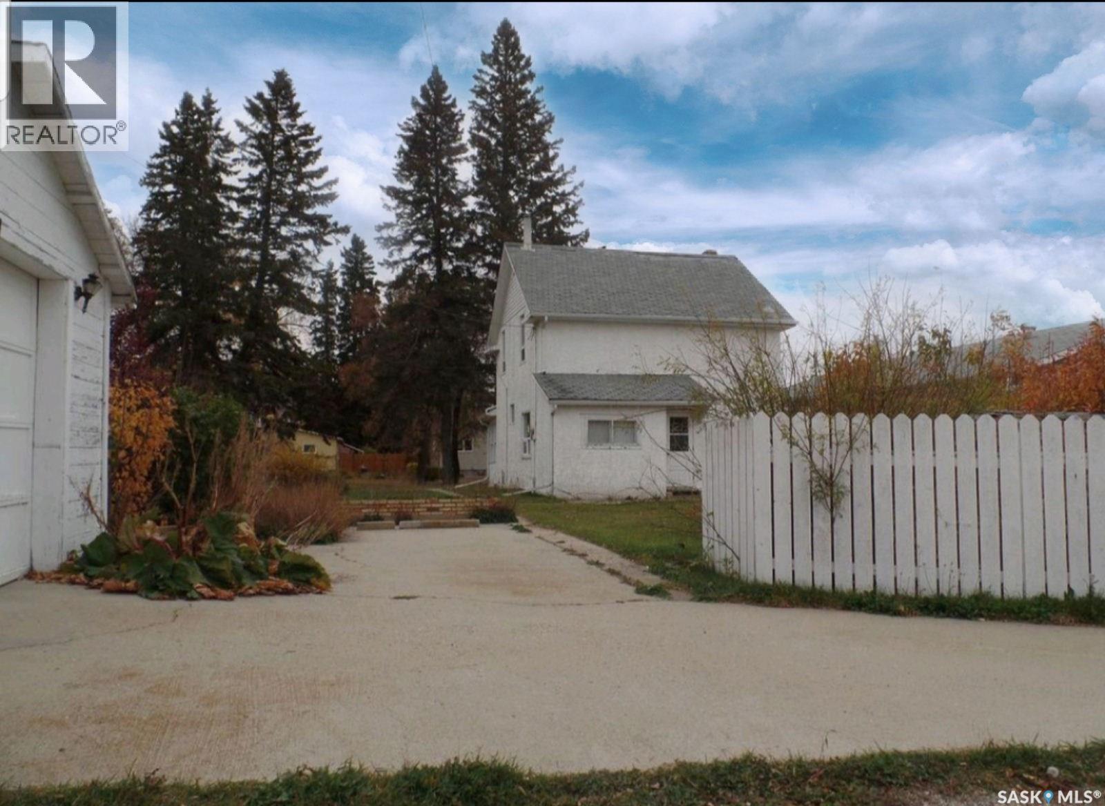 411 1St Street W, Wilkie, SK - Outdoor