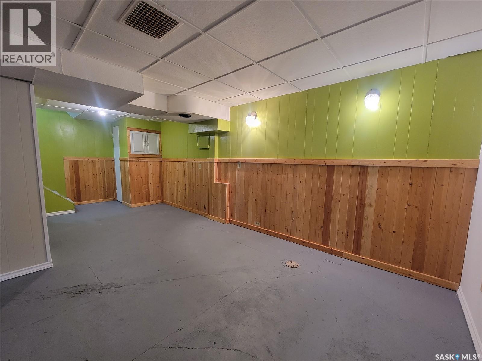 411 1St Street W, Wilkie, SK - Indoor