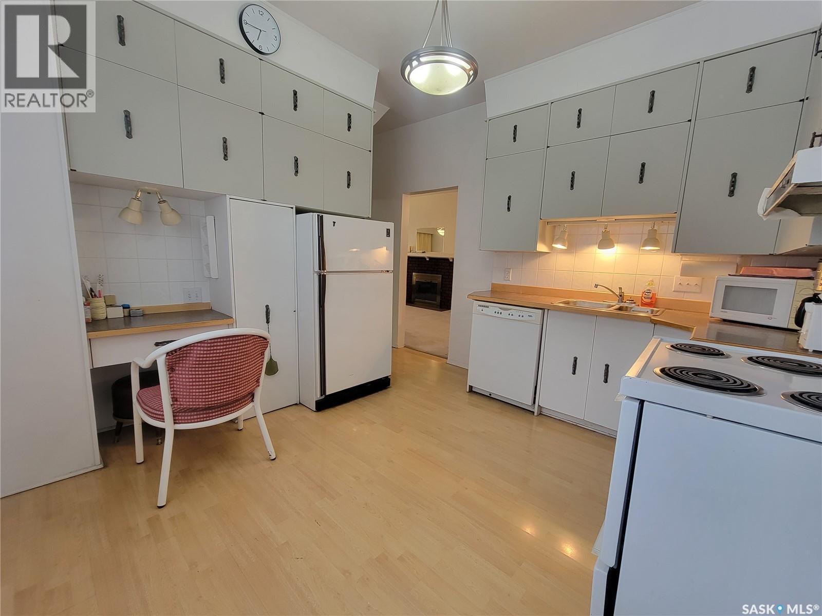 411 1St Street W, Wilkie, SK - Indoor Photo Showing Kitchen With Double Sink