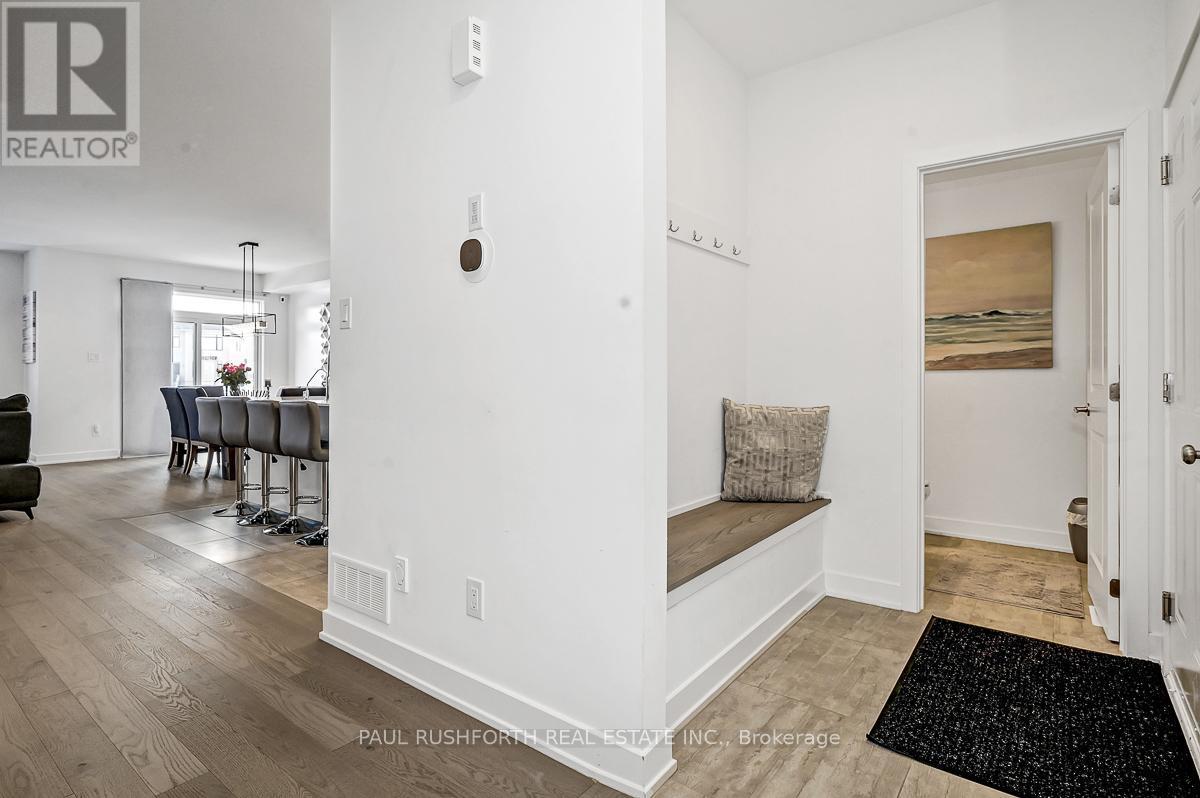 Entry - 28 Mendoza Way, Ottawa, ON - Indoor