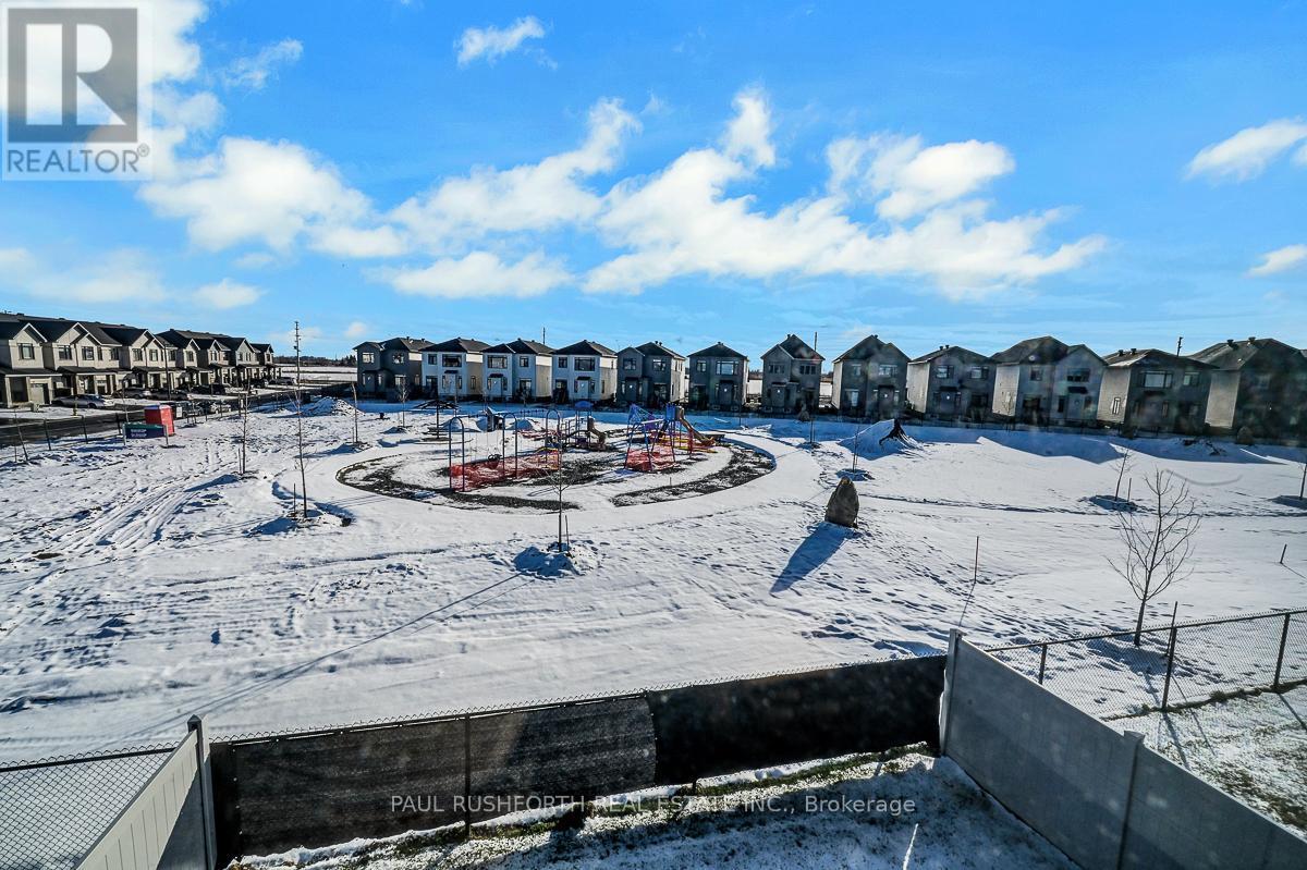 Backyard - park!! - 28 Mendoza Way, Ottawa, ON - Outdoor