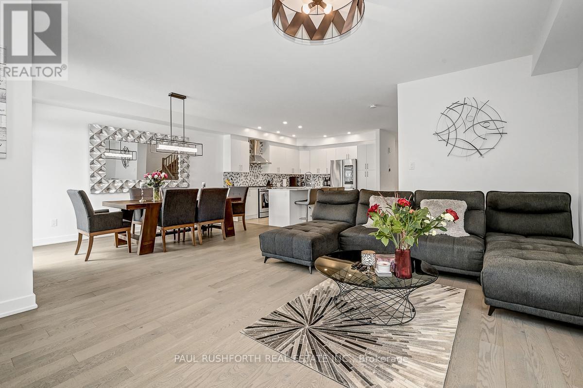 Living Room - 28 Mendoza Way, Ottawa, ON - Indoor Photo Showing Living Room