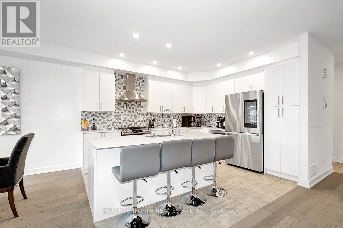 Kitchen - 28 Mendoza Way, Ottawa, ON - Indoor Photo Showing Kitchen With Stainless Steel Kitchen With Upgraded Kitchen