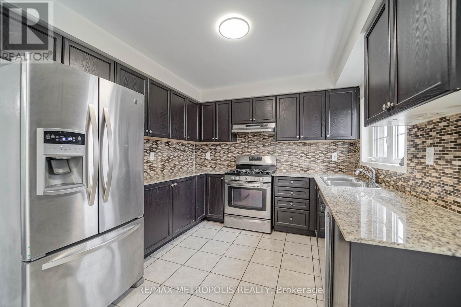 896 Audley Road N, Ajax, ON - Indoor Photo Showing Kitchen With Stainless Steel Kitchen With Double Sink With Upgraded Kitchen