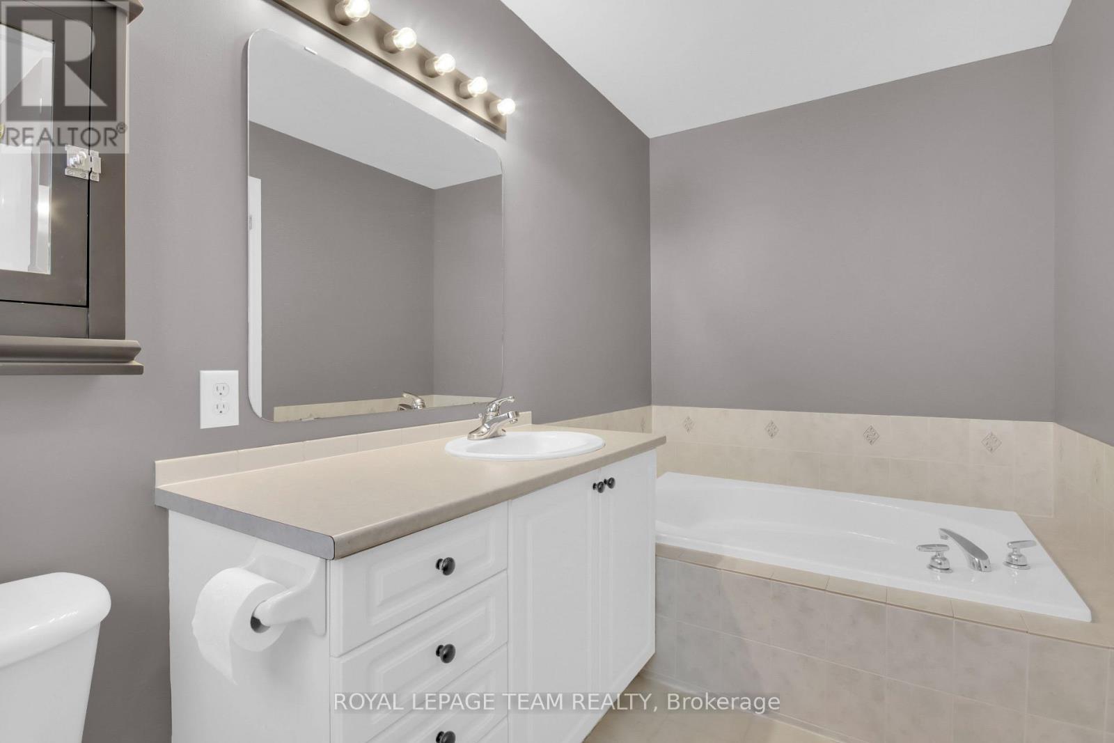 Ensuite - 70 Mcbrien Street, Ottawa, ON - Indoor Photo Showing Bathroom