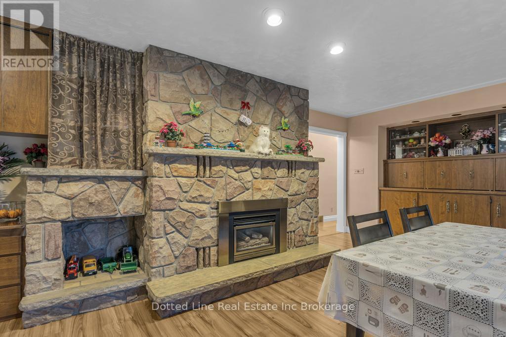 9294 Old Chapel Street, Bayham (Straffordville), ON - Indoor Photo Showing Living Room With Fireplace