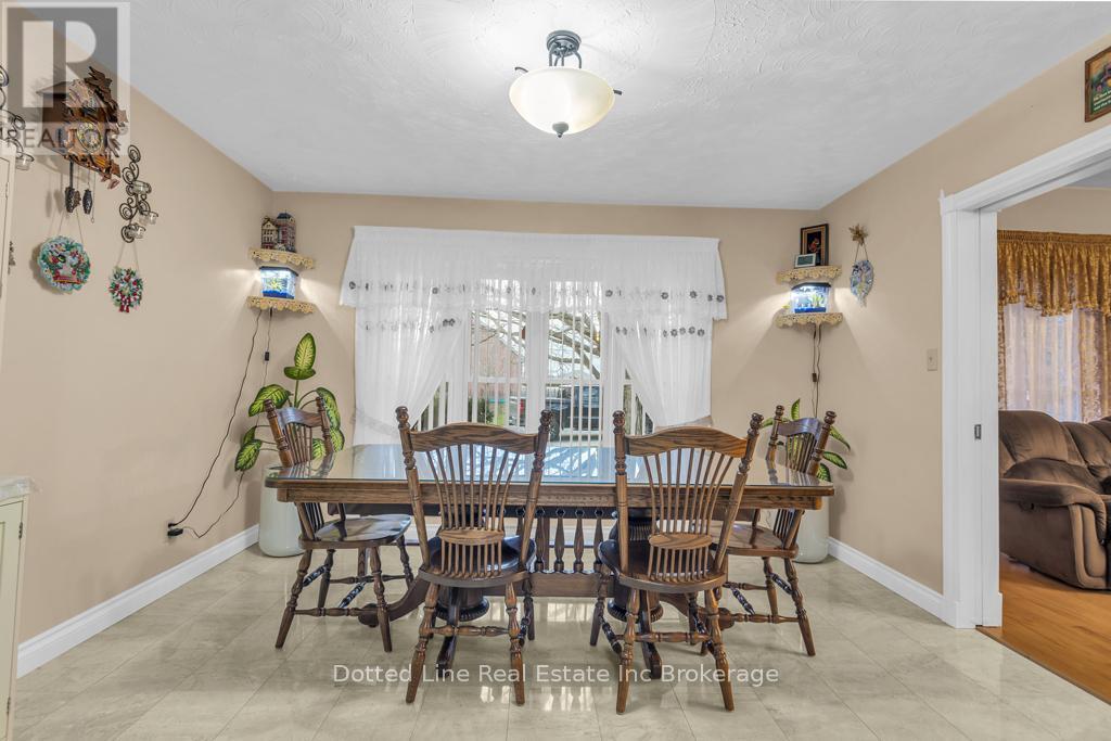 9294 Old Chapel Street, Bayham (Straffordville), ON - Indoor Photo Showing Dining Room