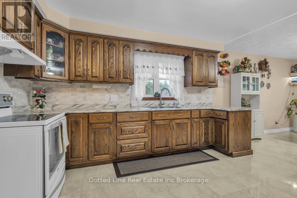 9294 Old Chapel Street, Bayham (Straffordville), ON - Indoor Photo Showing Kitchen