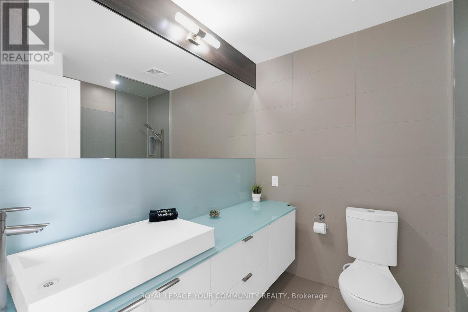 2912 - 300 Front Street, Toronto, ON - Indoor Photo Showing Bathroom