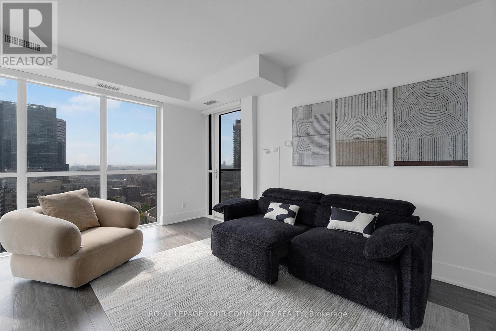 2912 - 300 Front Street, Toronto, ON - Indoor Photo Showing Living Room