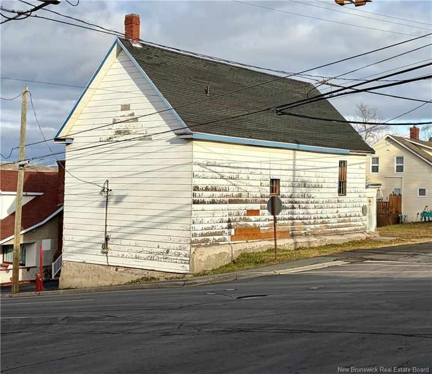 131 Renfrew, Dalhousie, NB