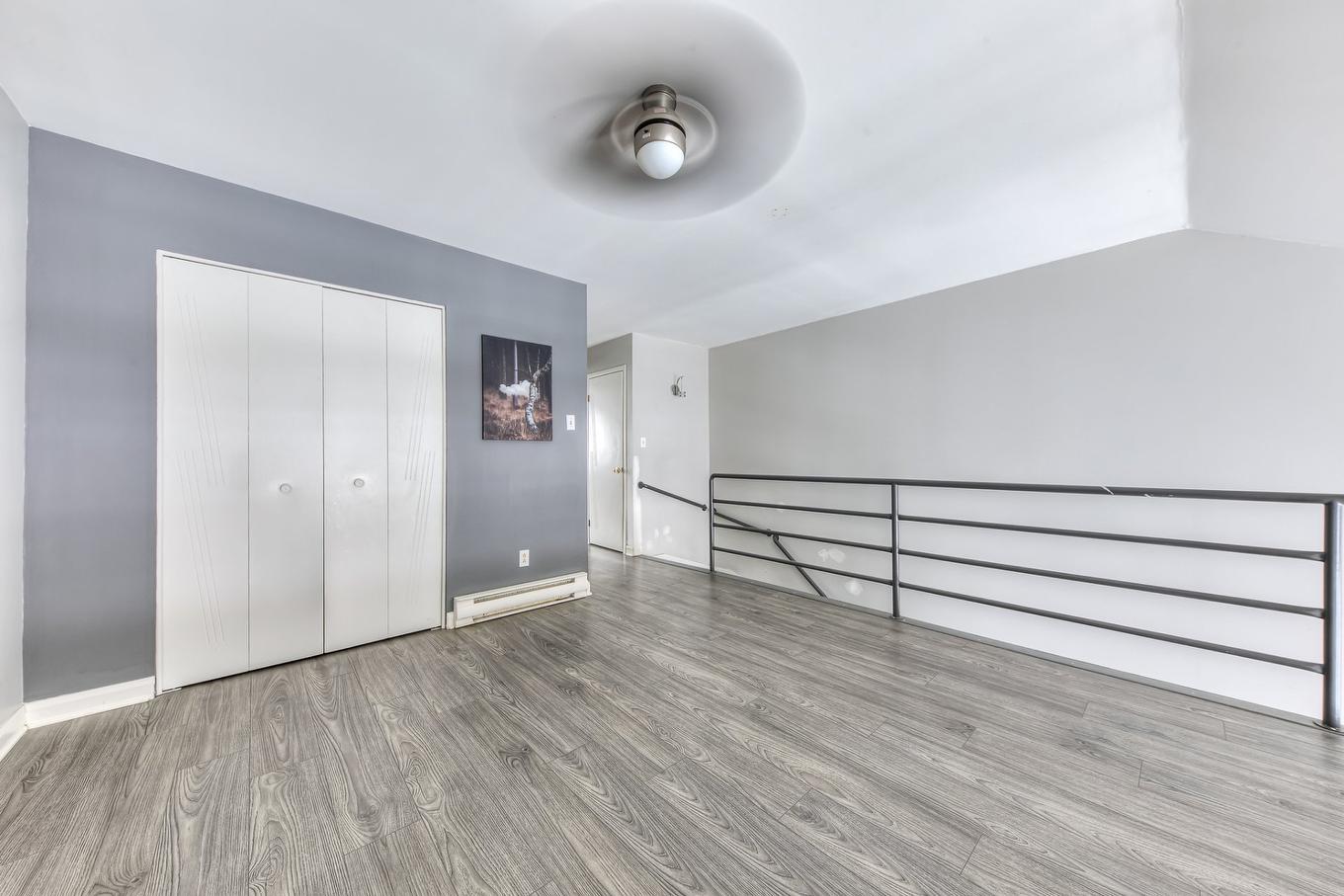 Mezzanine - 1066 Rue De La Famille-Dubreuil, Montréal (Rivière-Des-Prairies/Pointe-Aux-Trembles), QC - Indoor Photo Showing Other Room