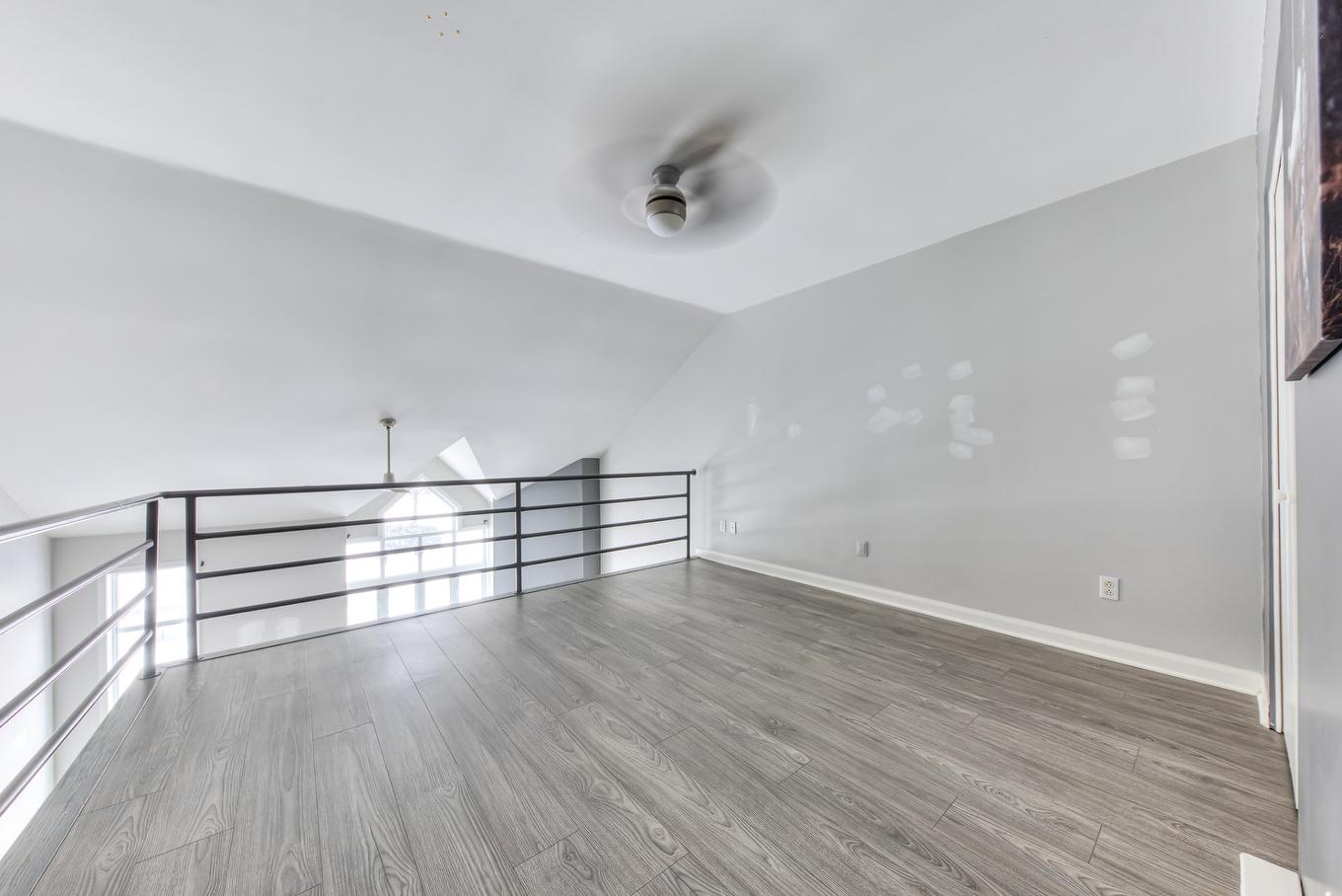 Mezzanine - 1066 Rue De La Famille-Dubreuil, Montréal (Rivière-Des-Prairies/Pointe-Aux-Trembles), QC - Indoor Photo Showing Other Room