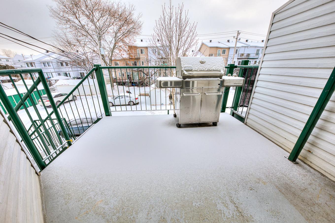 Balcon - 1066 Rue De La Famille-Dubreuil, Montréal (Rivière-Des-Prairies/Pointe-Aux-Trembles), QC - Outdoor With Exterior