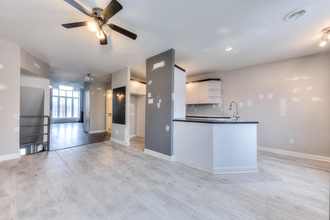 Cuisine - 1066 Rue De La Famille-Dubreuil, Montréal (Rivière-Des-Prairies/Pointe-Aux-Trembles), QC - Indoor Photo Showing Kitchen