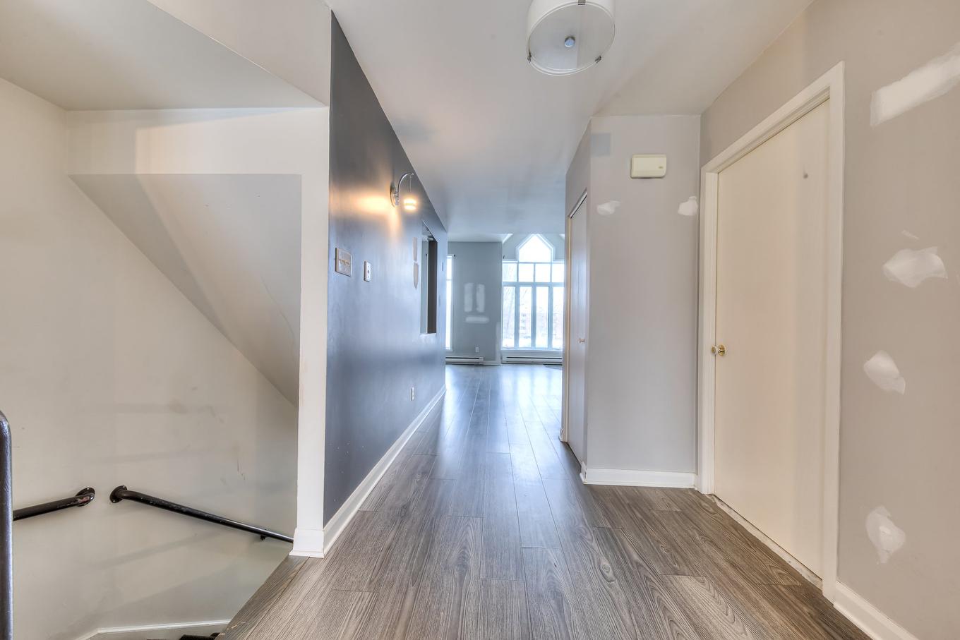 Corridor - 1066 Rue De La Famille-Dubreuil, Montréal (Rivière-Des-Prairies/Pointe-Aux-Trembles), QC - Indoor Photo Showing Other Room