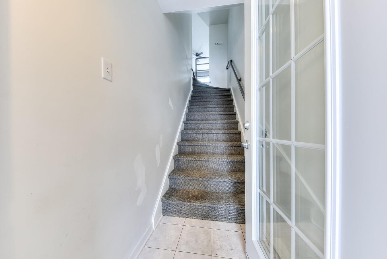 Hall d'entrée/Vestibule - 1066 Rue De La Famille-Dubreuil, Montréal (Rivière-Des-Prairies/Pointe-Aux-Trembles), QC - Indoor Photo Showing Other Room