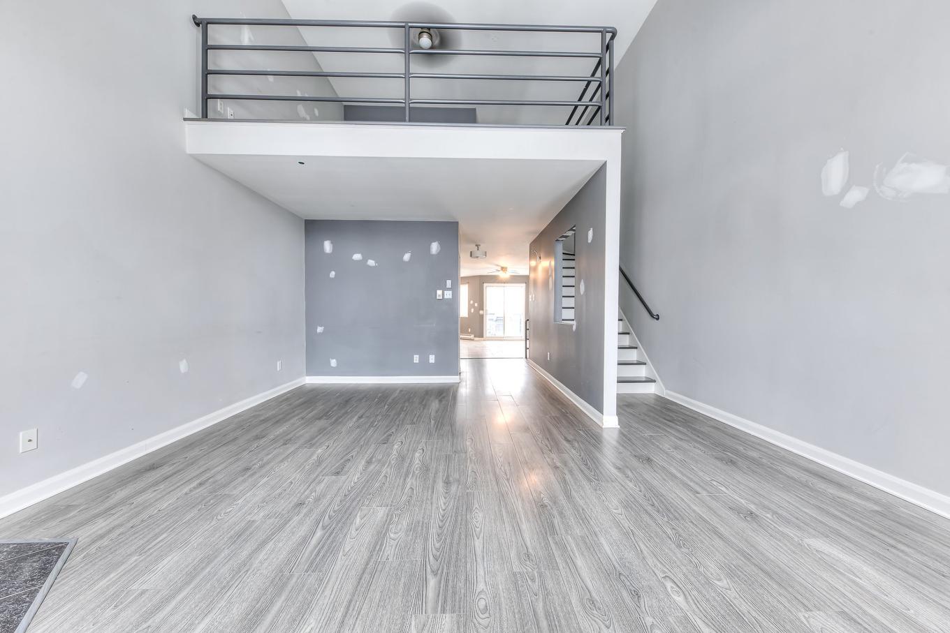 Salon - 1066 Rue De La Famille-Dubreuil, Montréal (Rivière-Des-Prairies/Pointe-Aux-Trembles), QC - Indoor Photo Showing Other Room