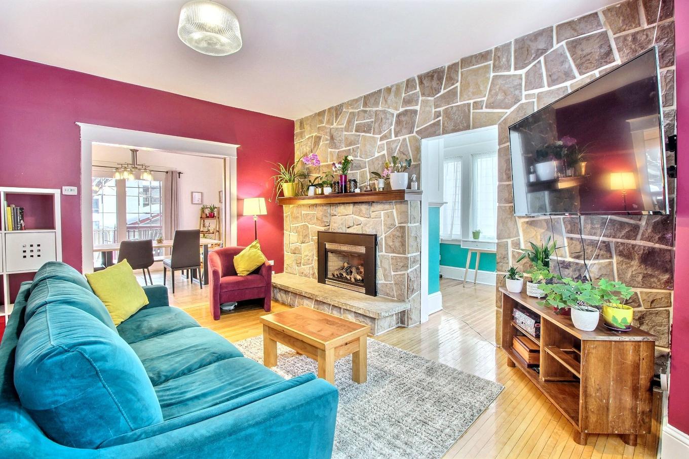 Salon - 26 6E Rue, Rouyn-Noranda, QC - Indoor Photo Showing Living Room With Fireplace