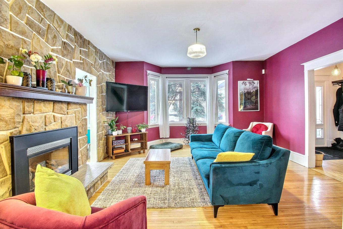 Salon - 26 6E Rue, Rouyn-Noranda, QC - Indoor Photo Showing Living Room With Fireplace