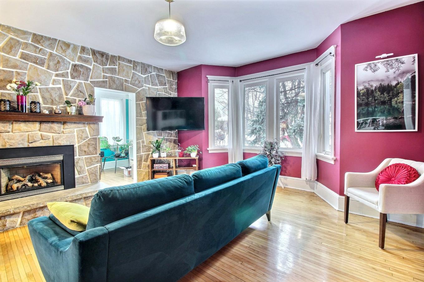 Salon - 26 6E Rue, Rouyn-Noranda, QC - Indoor Photo Showing Living Room With Fireplace