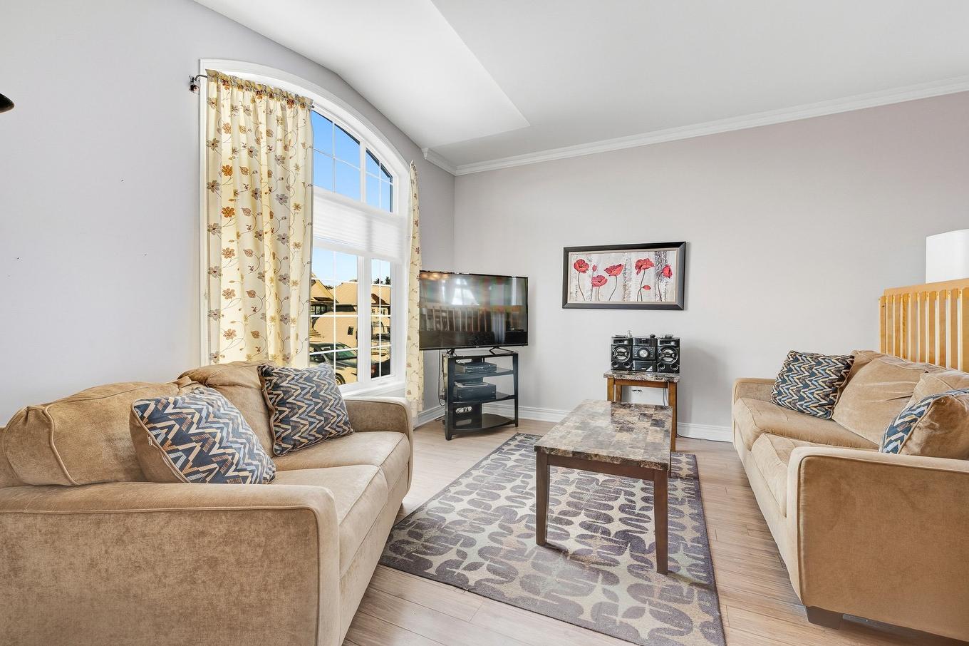 Living room - 1832 Rue Raoul-Jobin, Saint-Jérôme, QC - Indoor Photo Showing Living Room